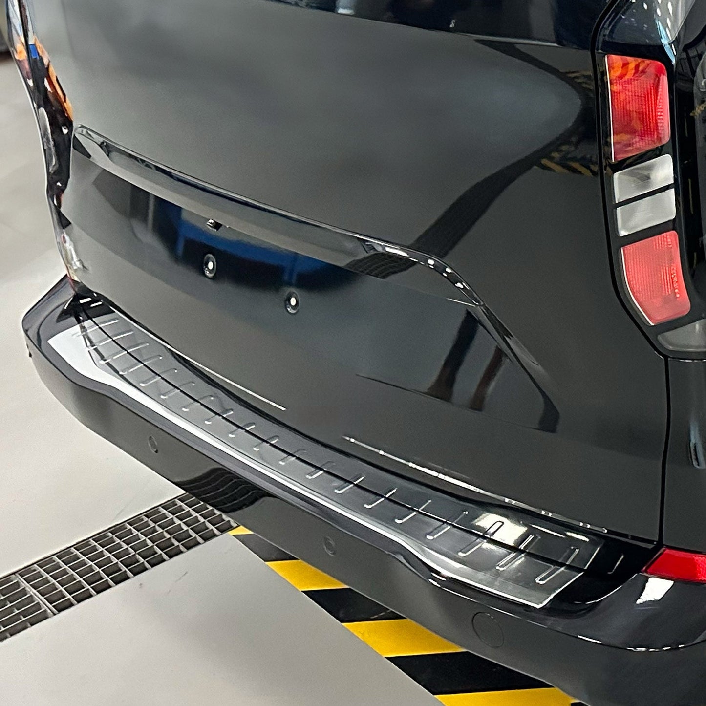 Ladekantenschutz für Volkswagen Transporter T7 2024-2025 Edelstahl Glanz 1x OMAC DE