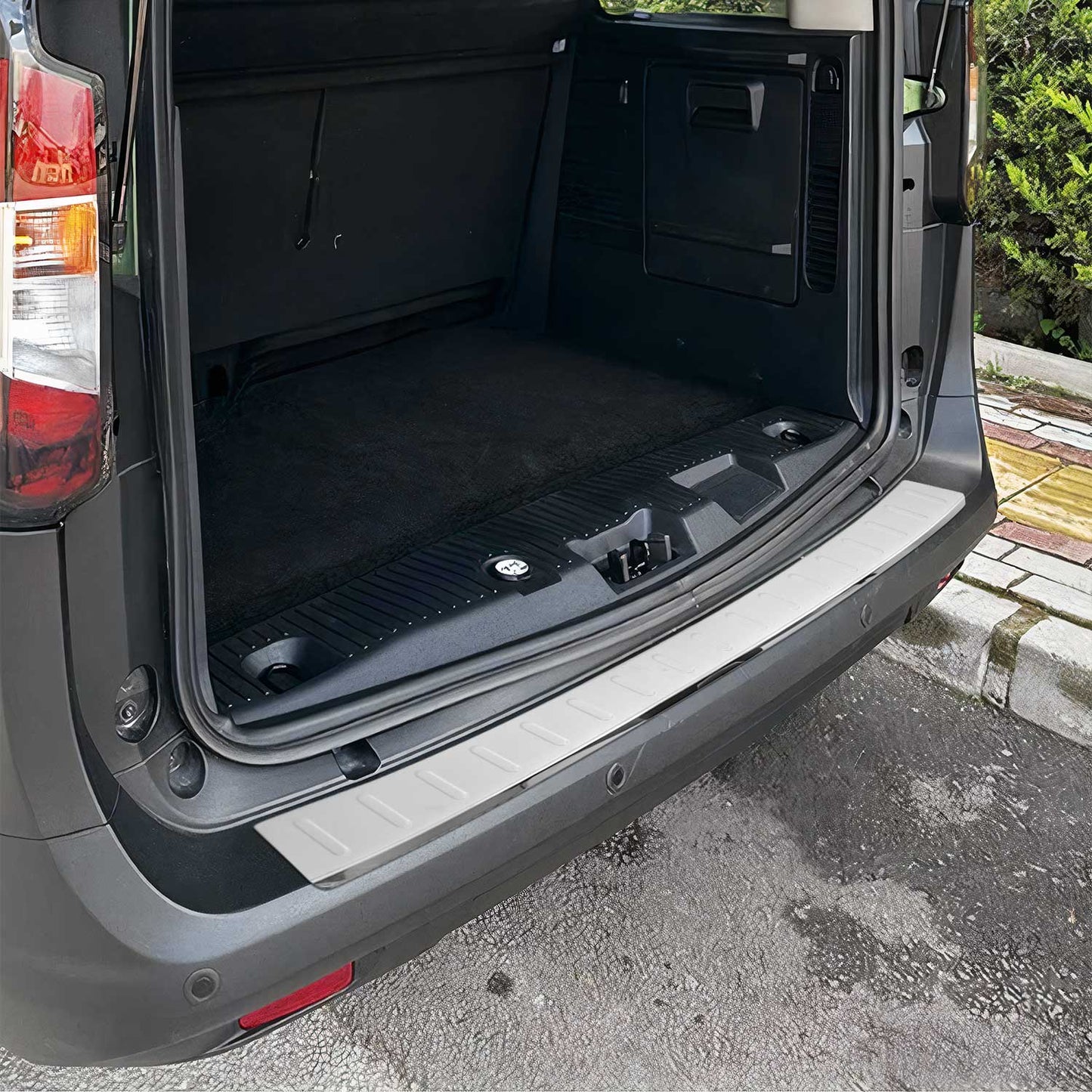 Ladekantenschutz für Ford Tourneo Courier 2023-2025 Edelstahl Chrom Glanz OMAC DE