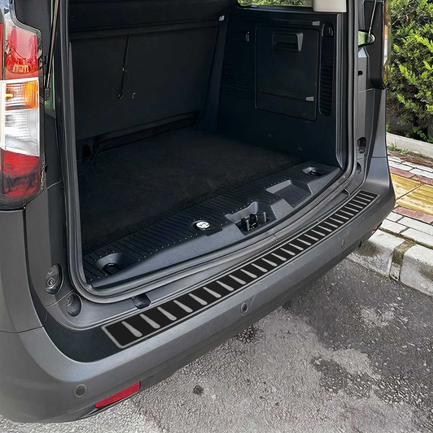 Ladekantenschutz für Ford Tourneo Courier 2023-2025 Edelstahl Carbon Foliert OMAC DE