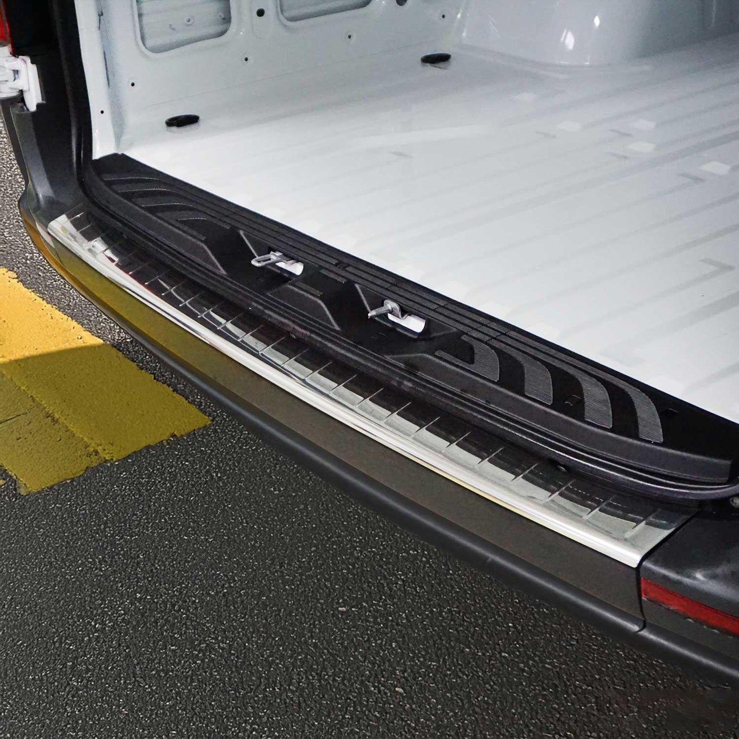 Ladekantenschutz für Mercedes Sprinter 907 910 2018-2023 Edelstahl Glanz 1x OMAC DE