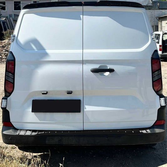 Ladekantenschutz für Ford Transit Tourneo Custom 2023-2025 Acryl Schwarz OMAC DE
