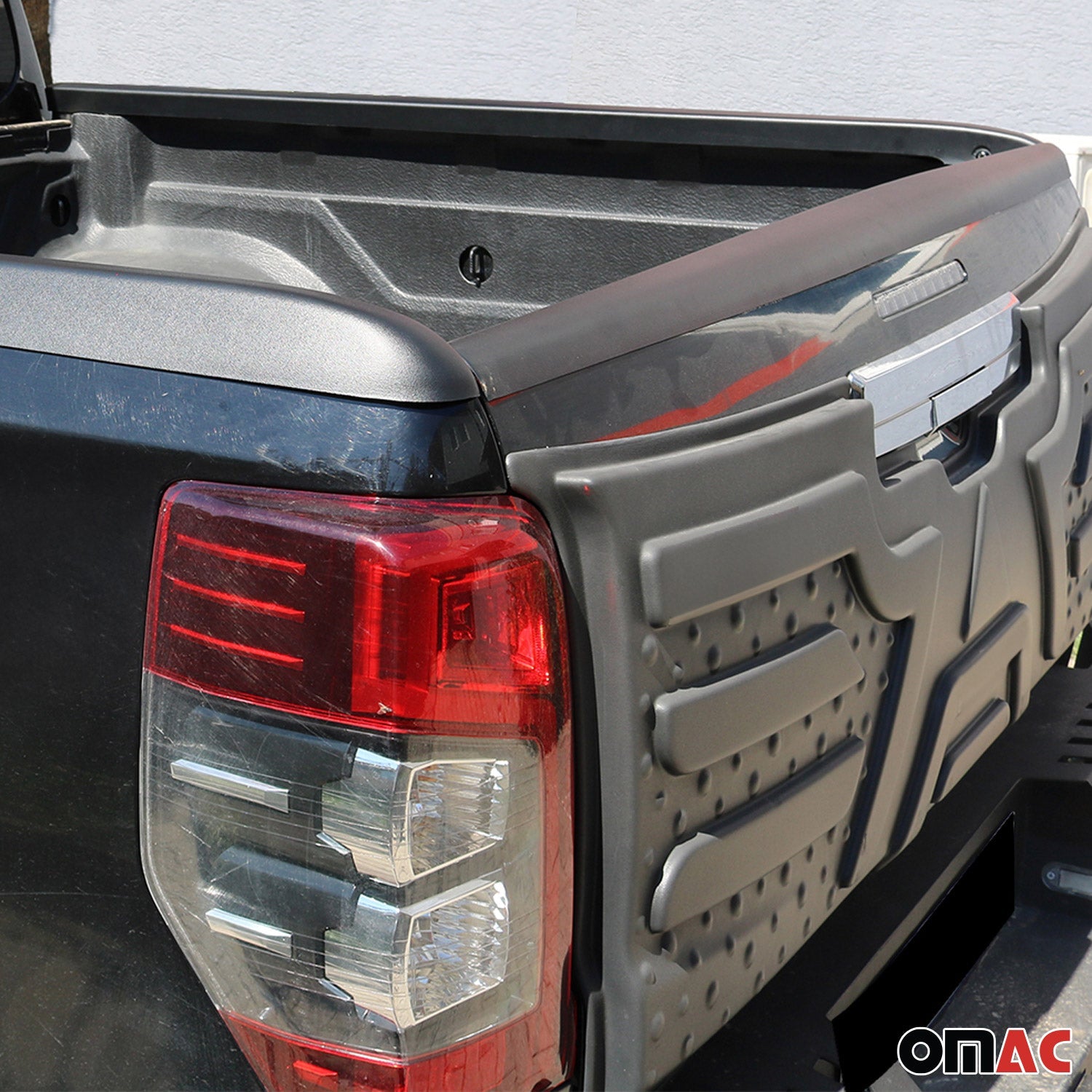 Heckklappenschutz Schutzleiste für Toyota Hilux 2015-2020 ABS Schwarz OMAC DE